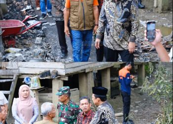 Pasca Kebakaran Kumpeh Ilir, Bupati BBS Beri Dukungan dan Bantuan kepada Warga Terdampak.Foto:dok.ist