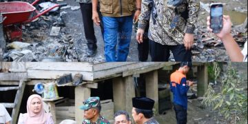 Pasca Kebakaran Kumpeh Ilir, Bupati BBS Beri Dukungan dan Bantuan kepada Warga Terdampak.Foto:dok.ist