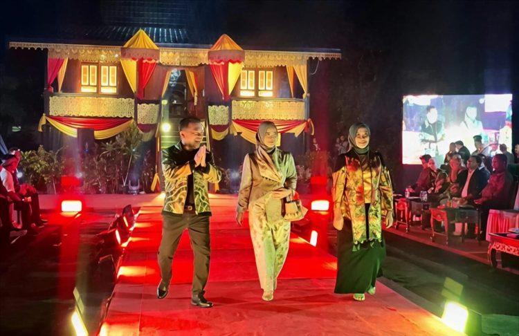 Jambi Fashion Trend: Batik Jambi Bersinar, Al Haris Apresiasi Desainer Daerah.dok.ist