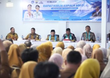 Gubernur Al Haris Ingatkan Kepala Sekolah soal Profesionalisme dan Ancaman Judi Online.dok.ist