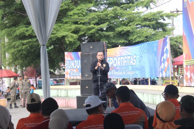 Pacu Perahu Jadi Momentum, Al Haris Ajak Wujudkan Batanghari Bersih.dok.ist
