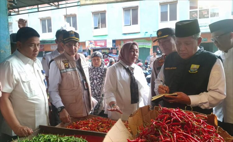 Wagub Abdullah Sani Pastikan Ketersediaan dan Harga Pangan Saat Sidak Pasar Angso Duo.Foto:dok.ist