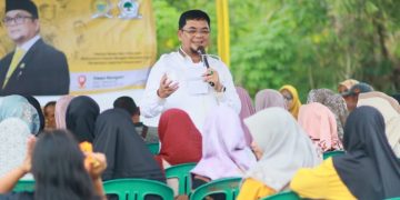 Soroti Tiang PLN dan Lampu Jalan, Ivan Wirata dan Cek Endra Gerak Cepat Bantu Warga Nyogan.Foto:dok.ist