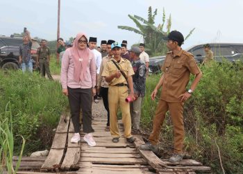 Bupati dan Wabup Tanjab Timur Monitoring Proyek Infrastruktur di Kecamatan Berbak.Foto:dok.ist