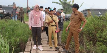 Bupati dan Wabup Tanjab Timur Monitoring Proyek Infrastruktur di Kecamatan Berbak.Foto:dok.ist