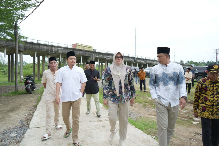 Cek Progres Pembangunan, Bupati dan Wabup Tanjab Timur Lakukan Monev di Muara Sabak Timur.Foto:dok.ist
