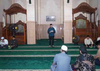 Wabup Tanjab Timur Ikuti Peringatan Nuzulul Qur’an di Masjid Agung Nur Ad Darojat.Foto:dok.ist