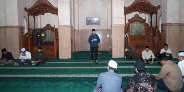 Wabup Tanjab Timur Ikuti Peringatan Nuzulul Qur’an di Masjid Agung Nur Ad Darojat.Foto:dok.ist