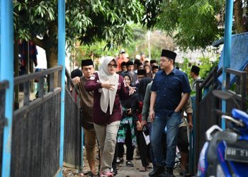 Bupati Dillah Salurkan Bantuan ke Desa Merbau dan Bhakti Idaman, Warga Sambut Antusias.Foto:dok.ist