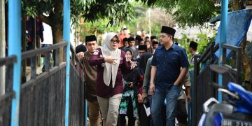 Bupati Dillah Salurkan Bantuan ke Desa Merbau dan Bhakti Idaman, Warga Sambut Antusias.Foto:dok.ist