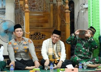 Penutup Safari Ramadan, Bupati BBS Salurkan Bantuan untuk Masjid Baiturrahman.Foto:dok.ist