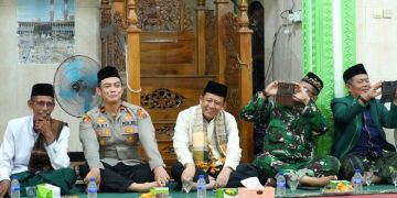 Penutup Safari Ramadan, Bupati BBS Salurkan Bantuan untuk Masjid Baiturrahman.Foto:dok.ist