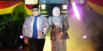 Bupati Dillah Tampil Peragakan Batik Khas Tanjab Timur di Ajang Fashion Batik se-Provinsi Jambi.Foto:dok.ist