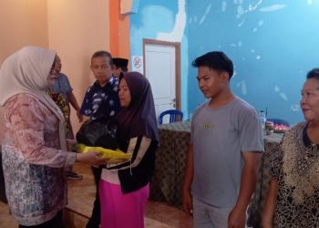 Bupati Dillah Hich Salurkan Bantuan untuk Warga Terdampak Banjir.Foto:dok.ist
