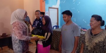 Bupati Dillah Hich Salurkan Bantuan untuk Warga Terdampak Banjir.Foto:dok.ist