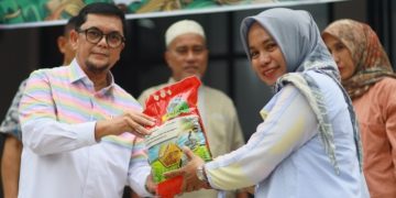 Berkah Ramadan, Waka DPRD Ivan Wirata Salurkan Ratusan Paket Sembako bagi Anggota KPN TMC.Foto:dok.ist
