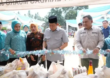 Bupati BBS Buka Pasar Murah, Stabilitas Harga Jadi Prioritas Pemkab Muaro Jambi.Foto:dok.ist
