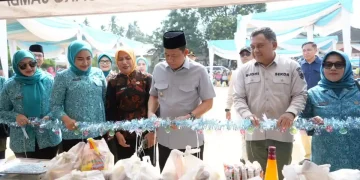 Bupati BBS Buka Pasar Murah, Stabilitas Harga Jadi Prioritas Pemkab Muaro Jambi.Foto:dok.ist